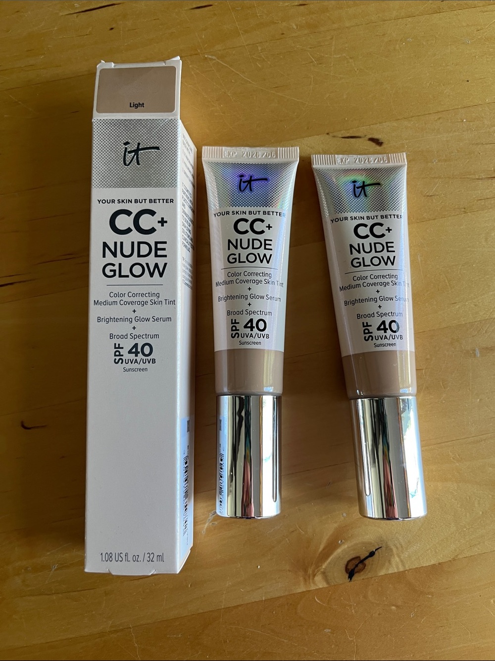 it cosmetics CC+ Nude Glow Color Correcting Tint - Light Beige